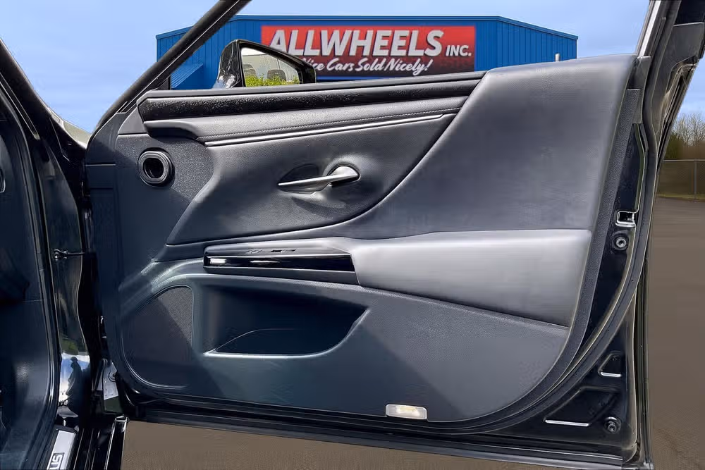 2023 Lexus ES 300h Base Image 23