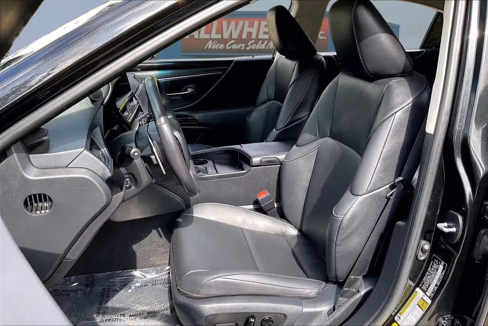 2023 Lexus ES 300h Base Image 24