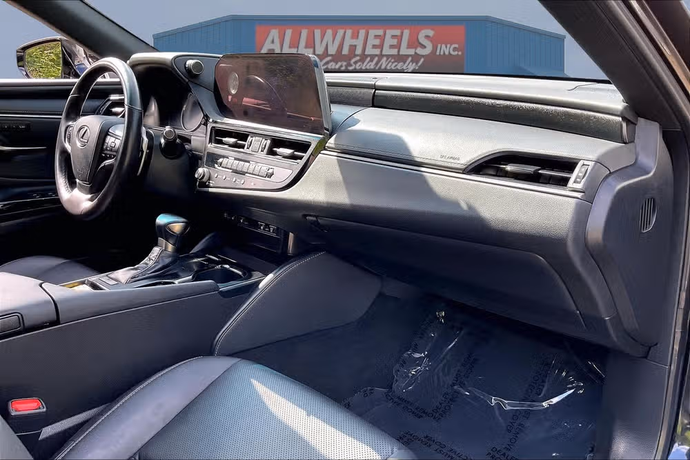 2023 Lexus ES 300h Base Image 16