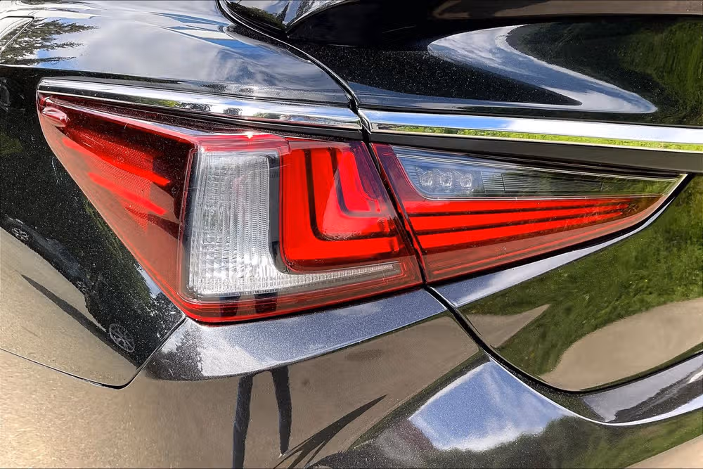 2023 Lexus ES 300h Base Image 29