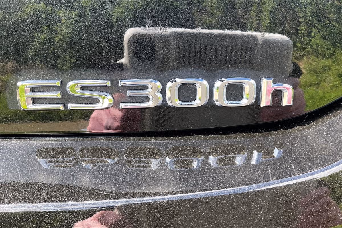 2023 Lexus ES 300h Base Image 8