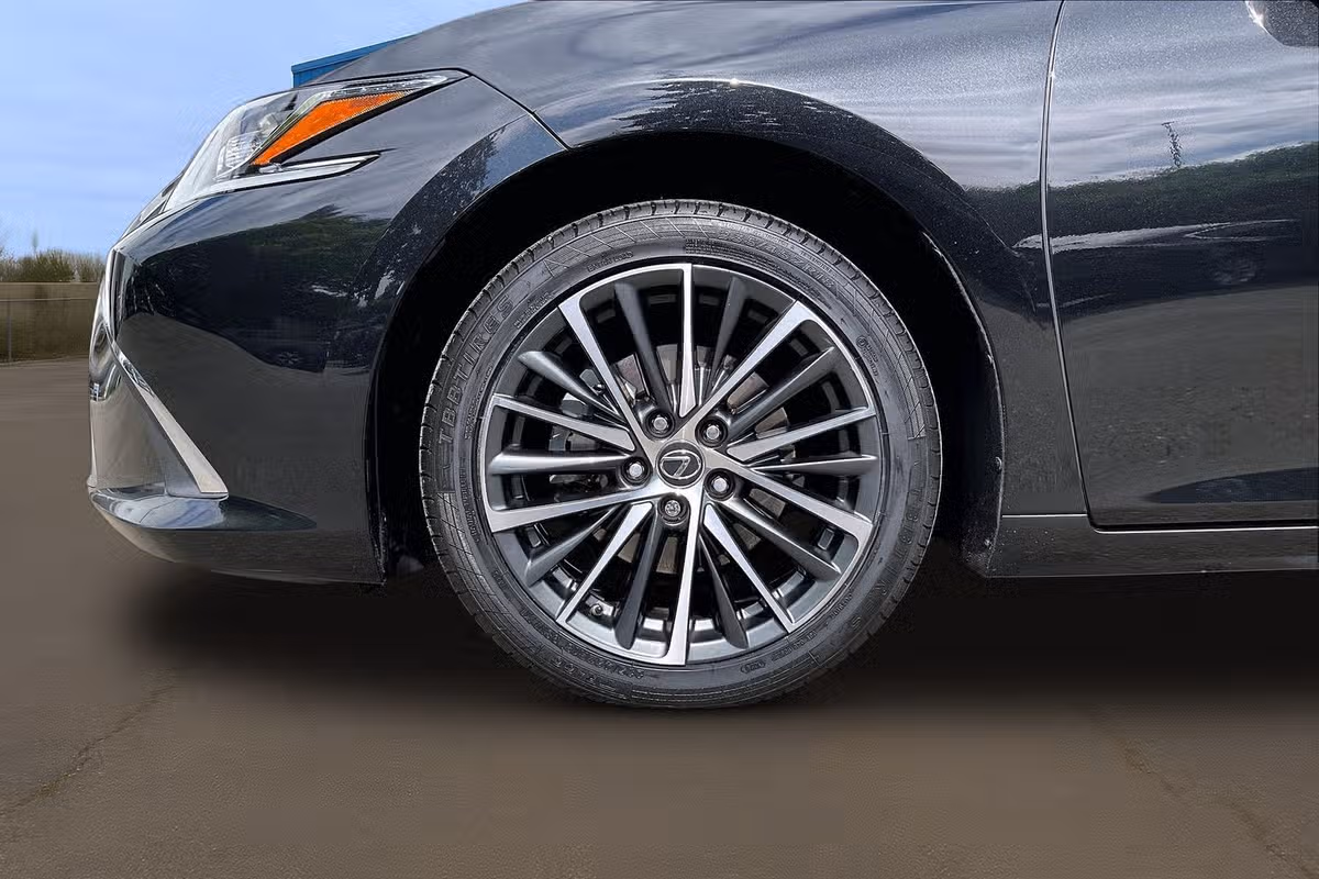 2023 Lexus ES 300h Base Image 9