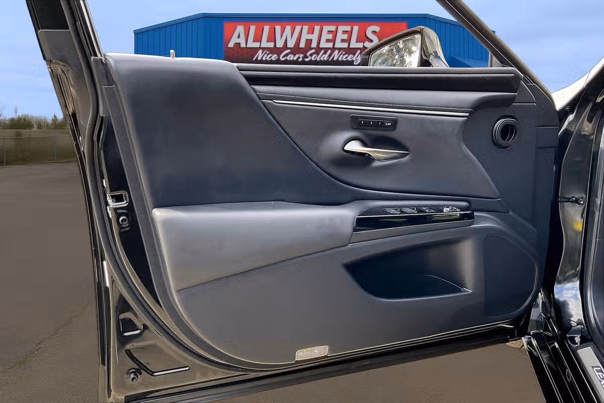 2023 Lexus ES 300h Base Image 22