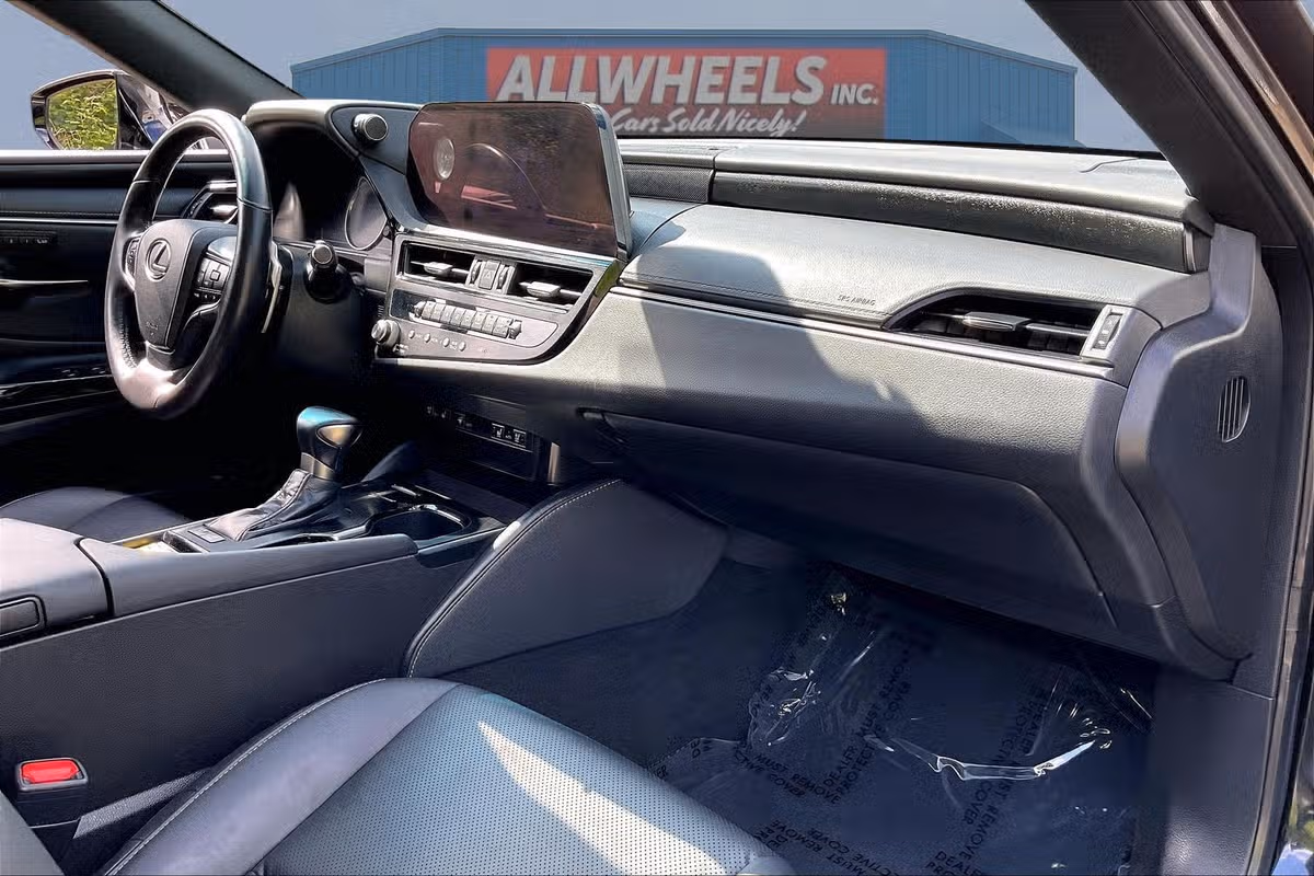 2023 Lexus ES 300h Base Image 16