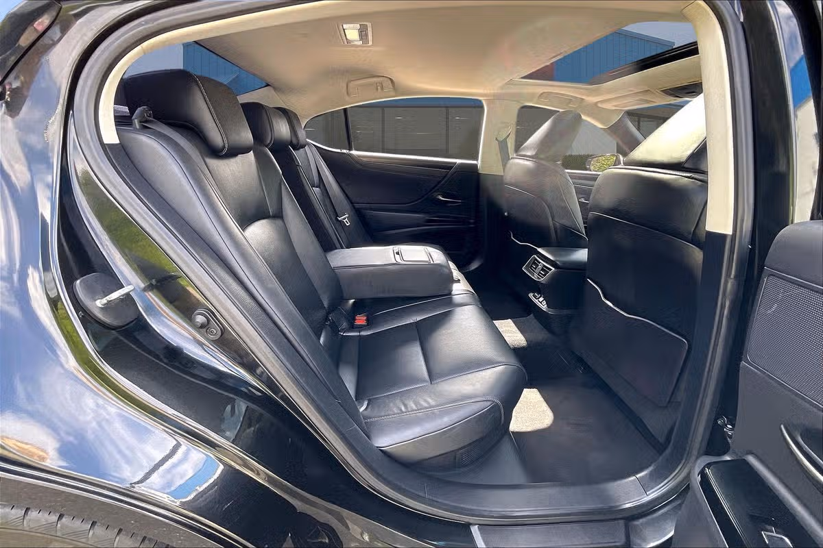 2023 Lexus ES 300h Base Image 26