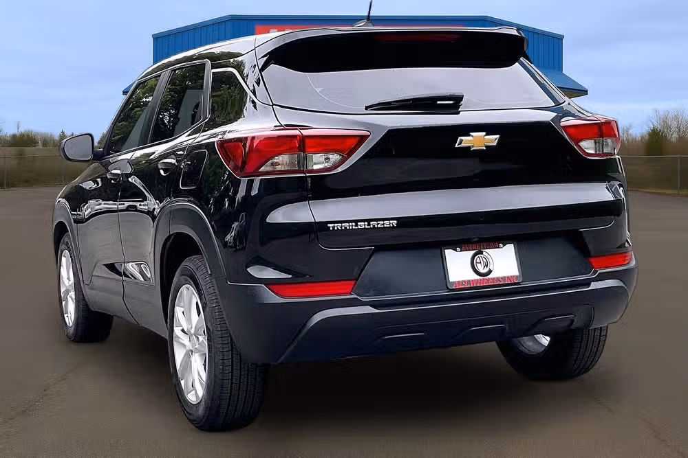 2023 Chevrolet Trailblazer LS Image 2