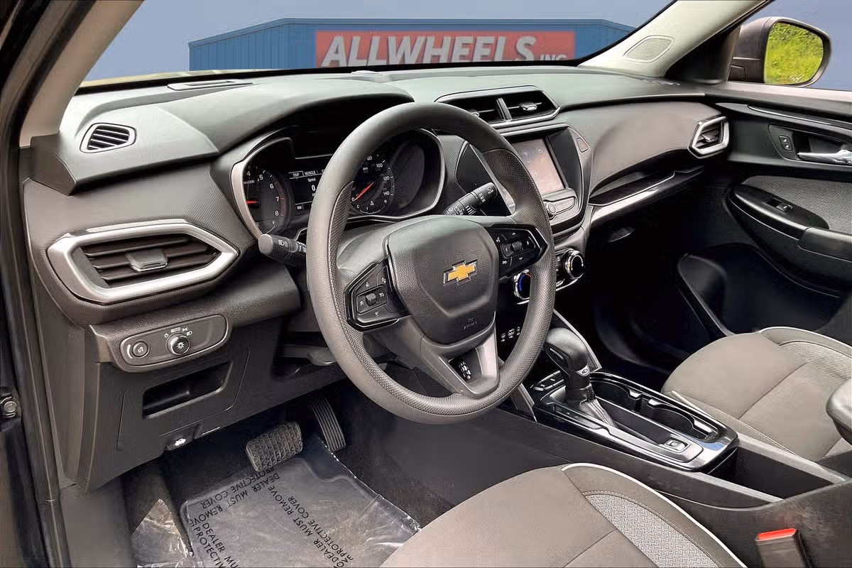 2023 Chevrolet Trailblazer LS Image 12