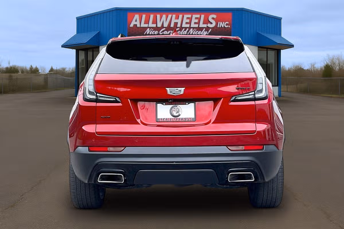 2023 Cadillac XT4 Sport Crossover Image 4