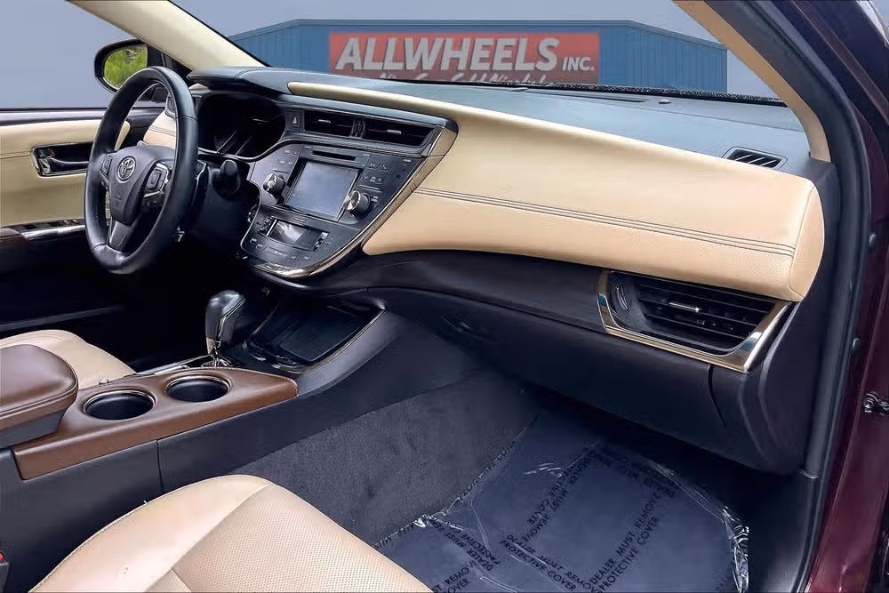 2017 Toyota Avalon Limited Image 15