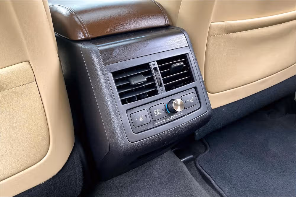 2017 Toyota Avalon Limited Image 30