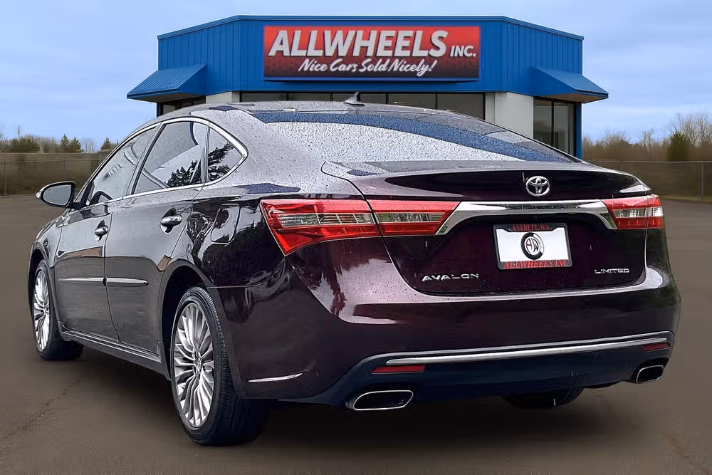 2017 Toyota Avalon Limited Image 2
