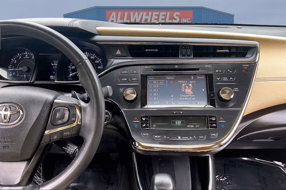 2017 Toyota Avalon Limited Image 6
