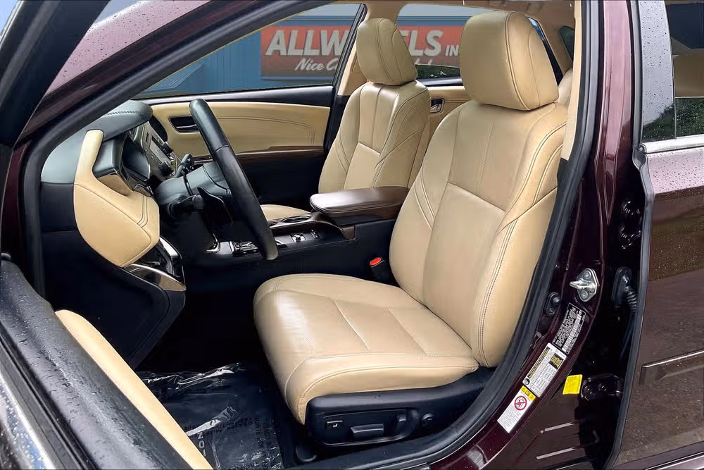 2017 Toyota Avalon Limited Image 22