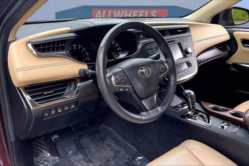 2017 Toyota Avalon Limited Image 12