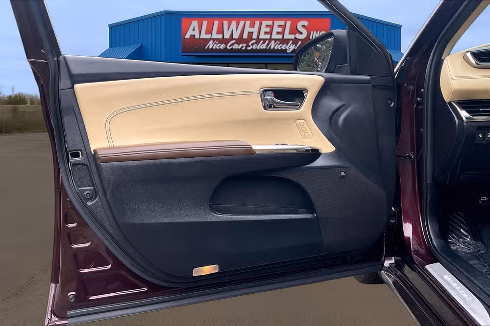 2017 Toyota Avalon Limited Image 20