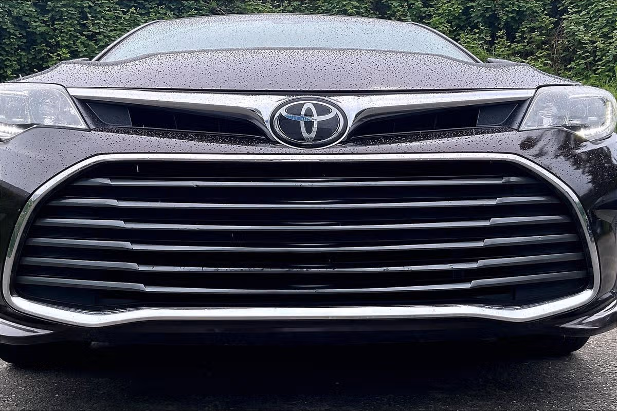 2017 Toyota Avalon Limited Image 25