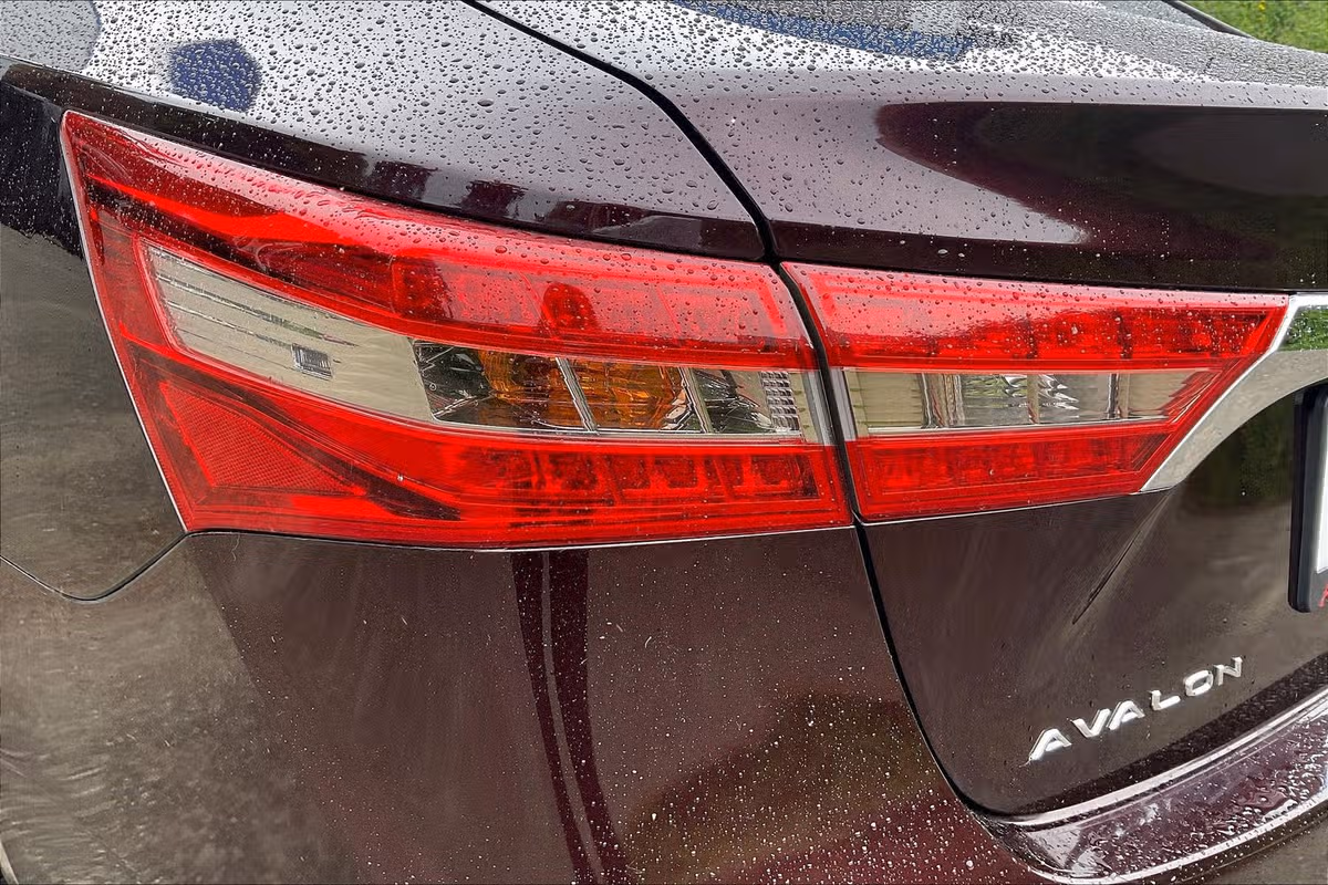 2017 Toyota Avalon Limited Image 27