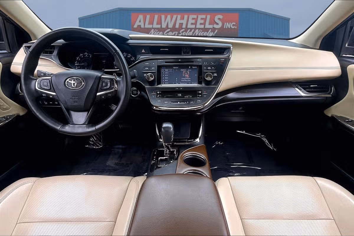 2017 Toyota Avalon Limited Image 14
