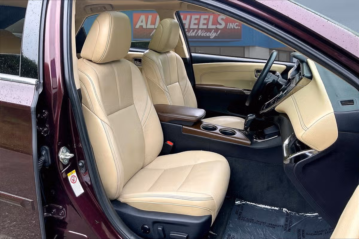 2017 Toyota Avalon Limited Image 7