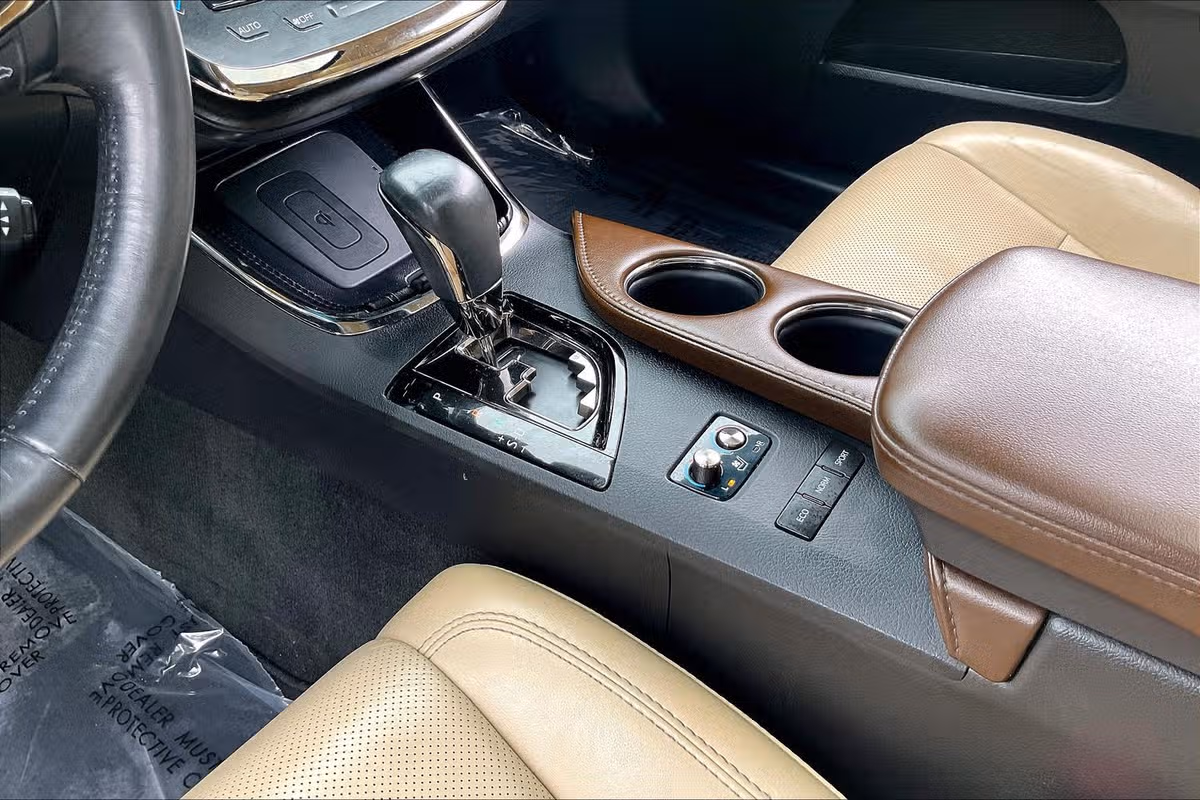 2017 Toyota Avalon Limited Image 13