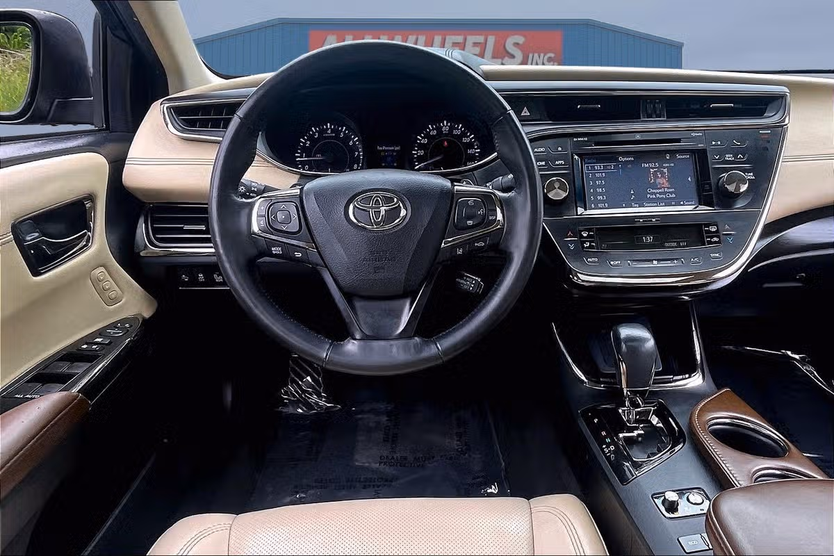 2017 Toyota Avalon Limited Image 5