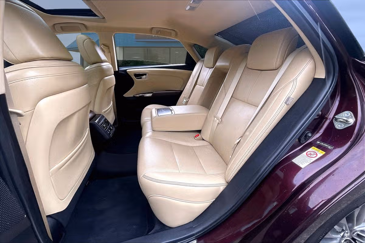 2017 Toyota Avalon Limited Image 23