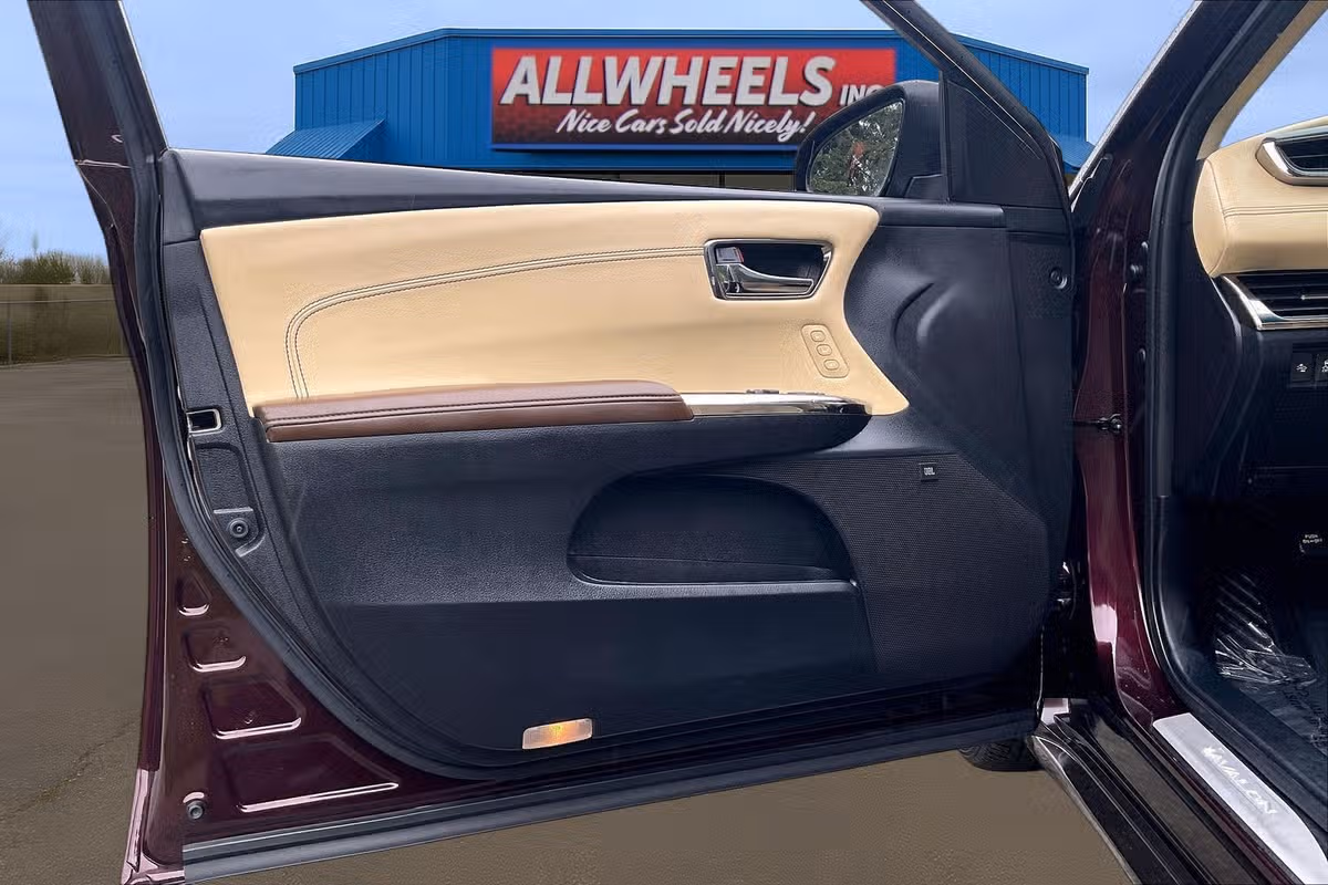 2017 Toyota Avalon Limited Image 20