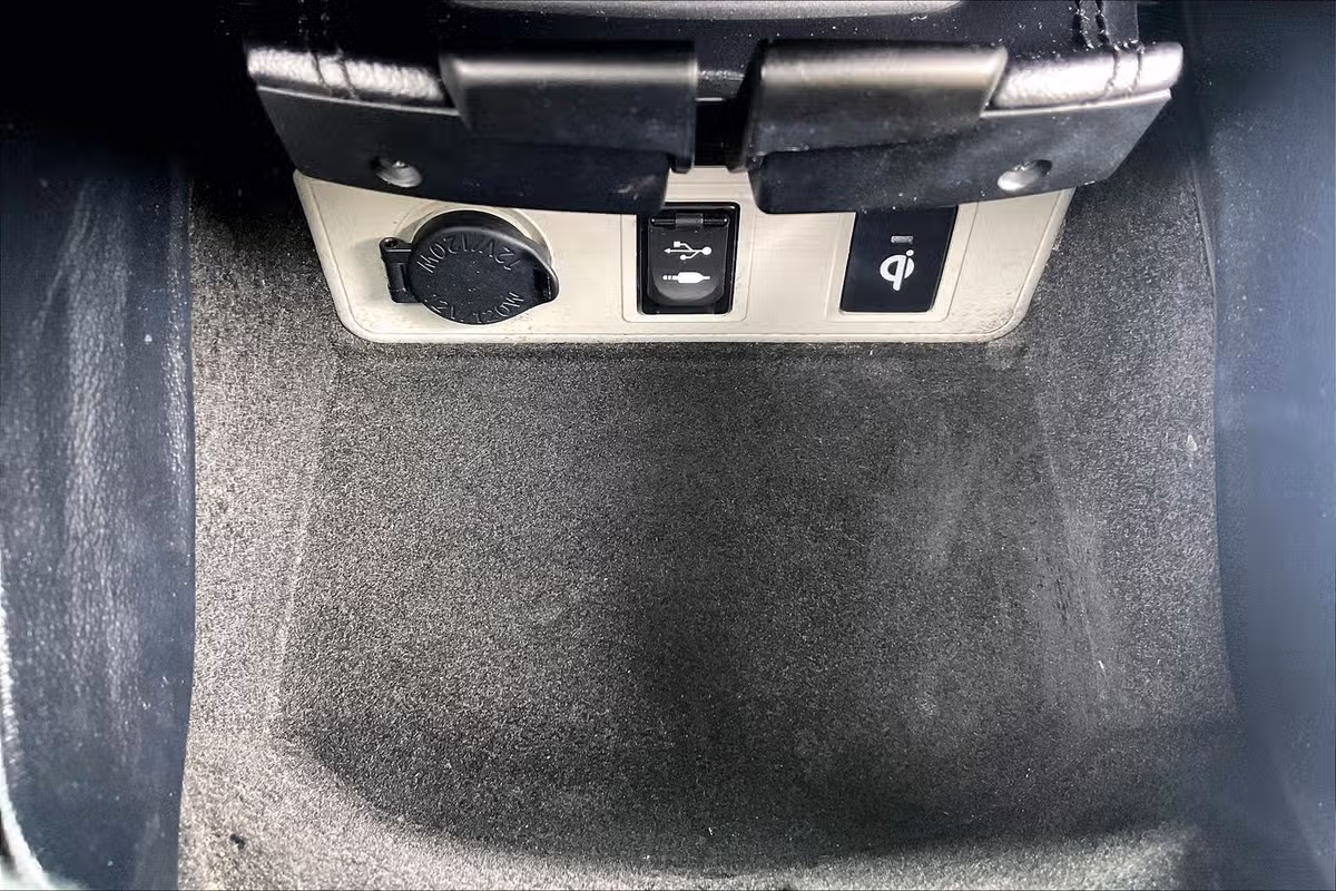 2017 Toyota Avalon Limited Image 29