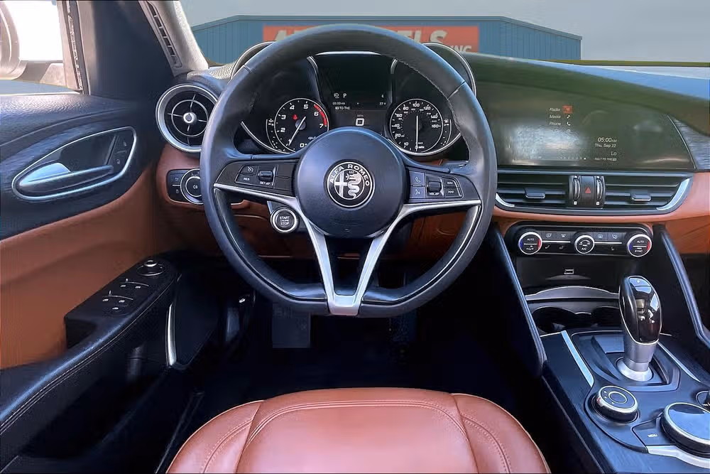 2019 Alfa Romeo Giulia Base Image 5