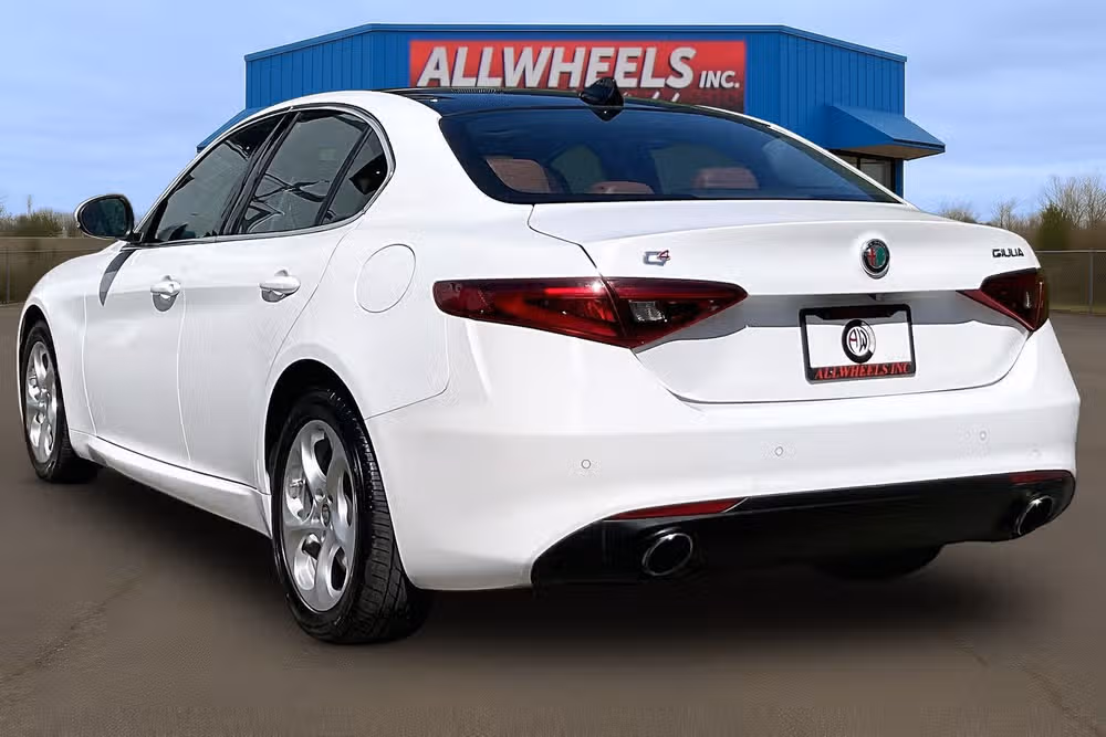 2019 Alfa Romeo Giulia Base Image 2