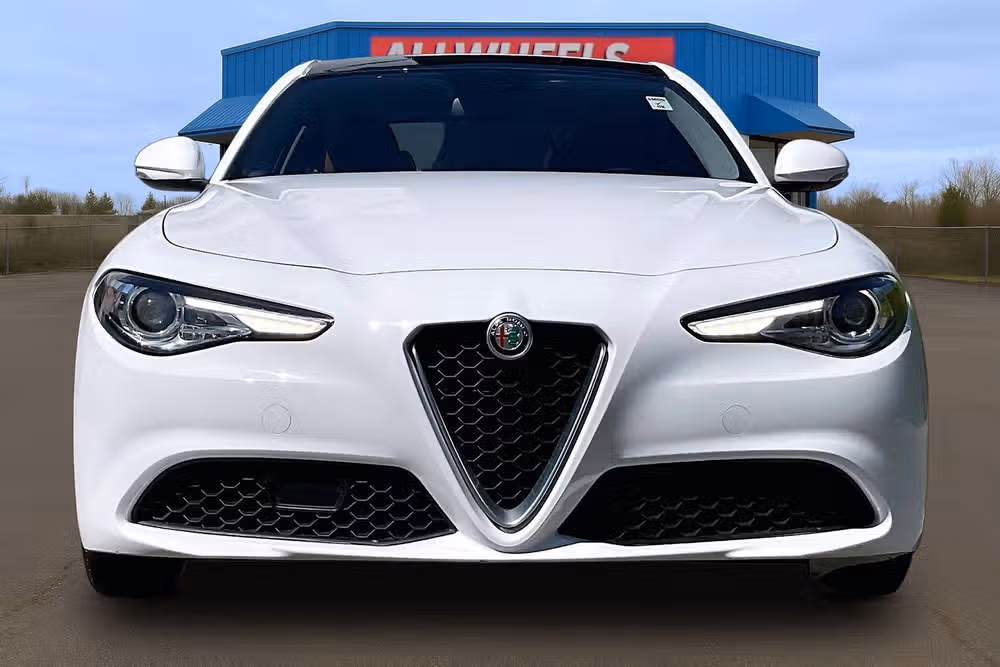 2019 Alfa Romeo Giulia Base Image 3