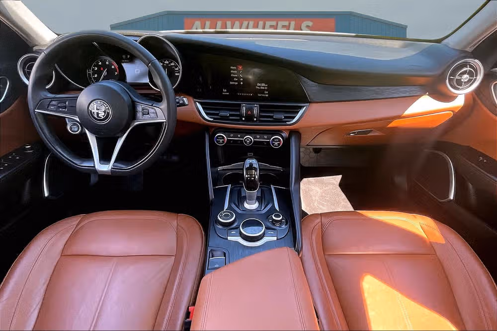 2019 Alfa Romeo Giulia Base Image 14