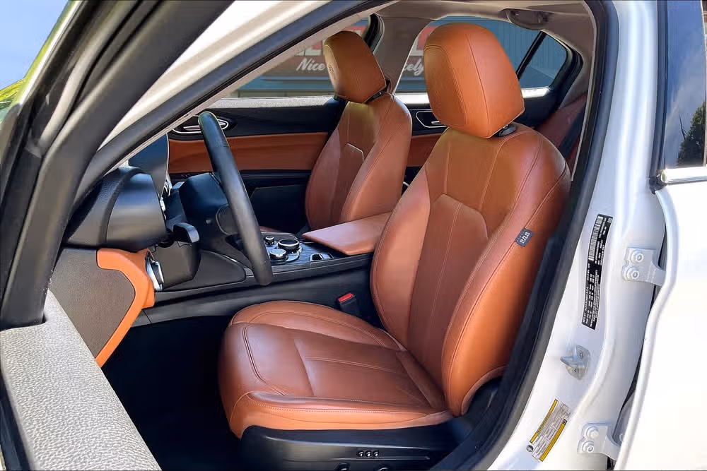 2019 Alfa Romeo Giulia Base Image 23