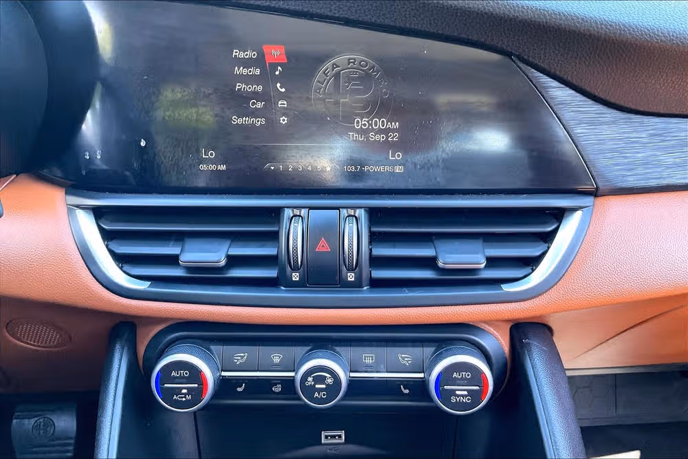 2019 Alfa Romeo Giulia Base Image 29
