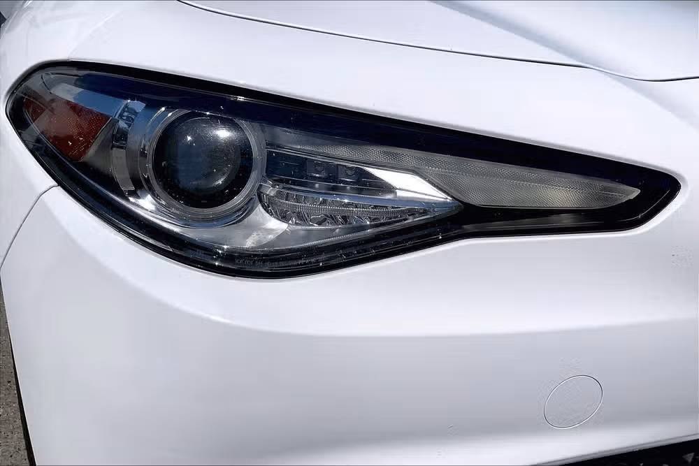 2019 Alfa Romeo Giulia Base Image 27