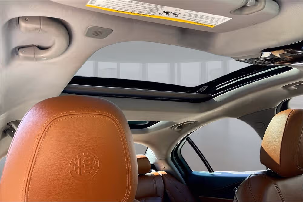 2019 Alfa Romeo Giulia Base Image 20