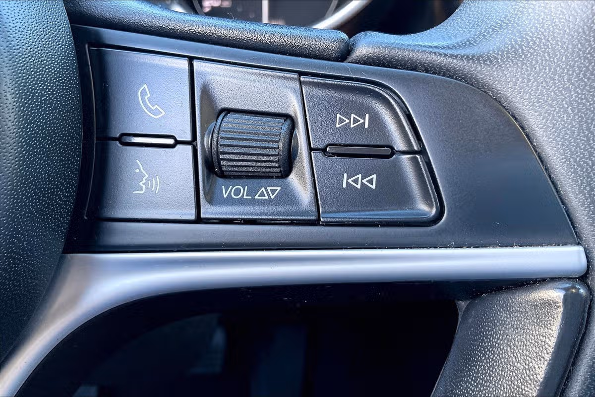 2019 Alfa Romeo Giulia Base Image 17