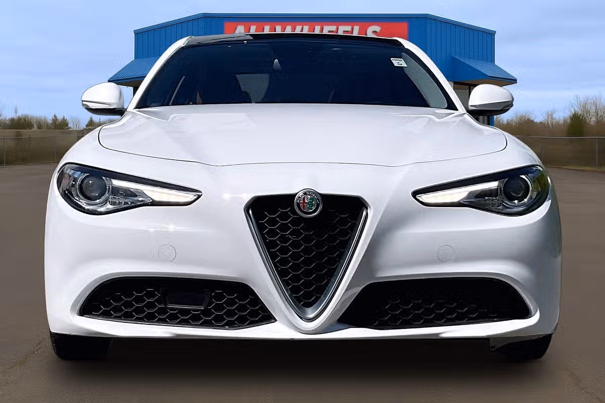 2019 Alfa Romeo Giulia Base Image 3
