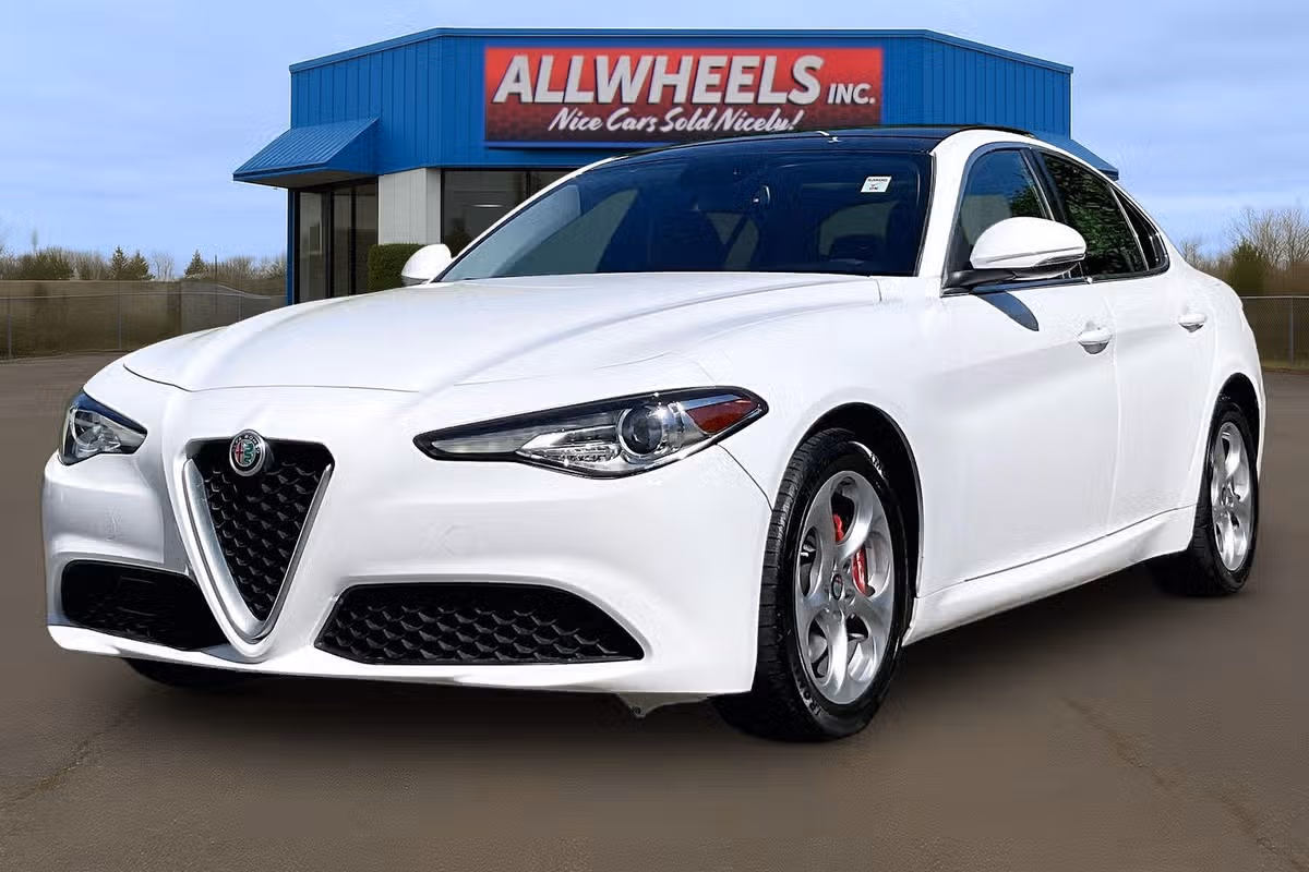 2019 Alfa Romeo Giulia Base Image 10