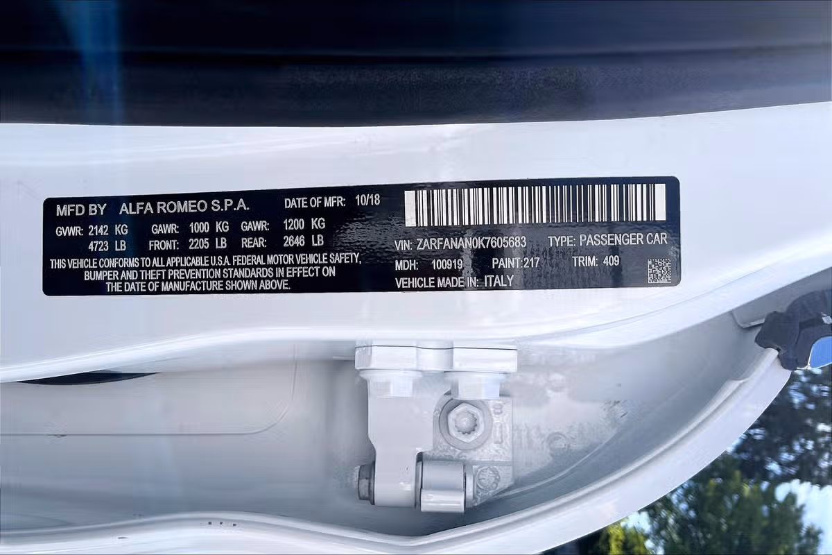 2019 Alfa Romeo Giulia Base Image 32