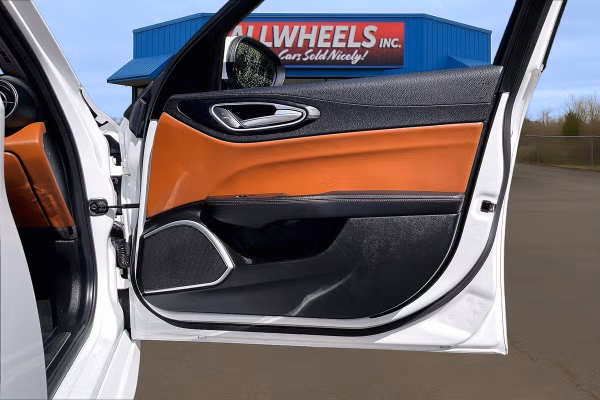 2019 Alfa Romeo Giulia Base Image 22
