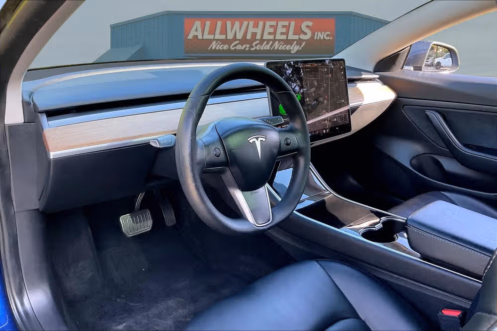 2020 Tesla Model 3 Standard Range Plus Image 11