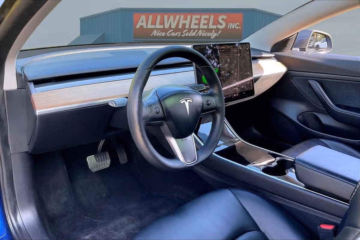 2020 Tesla Model 3 Standard Range Plus Image 11