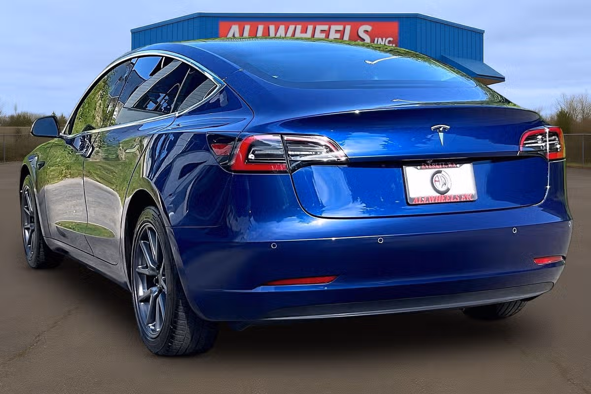 2020 Tesla Model 3 Standard Range Plus Image 2