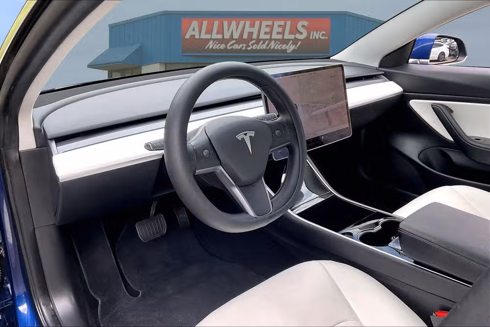 2020 Tesla Model 3 Long Range Image 12