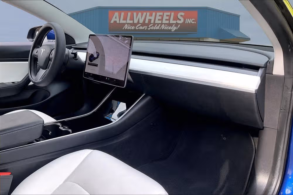 2020 Tesla Model 3 Long Range Image 15