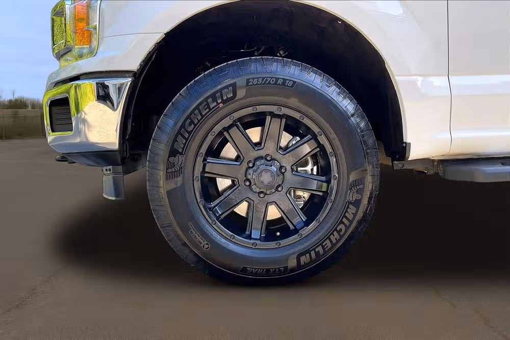 2019 Ford F-150 XLT SuperCrew Image 9