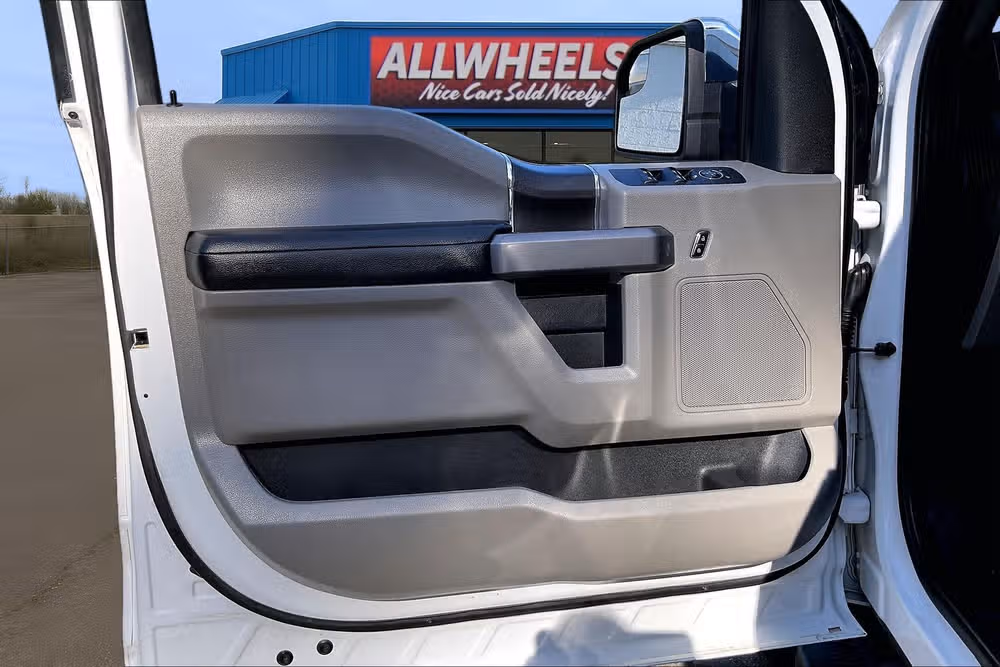 2019 Ford F-150 XLT SuperCrew Image 22