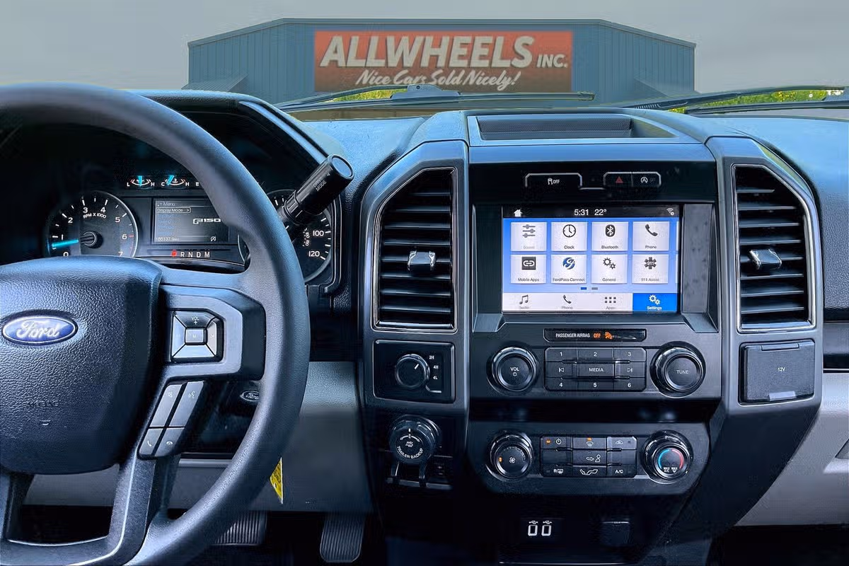 2019 Ford F-150 XLT SuperCrew Image 6