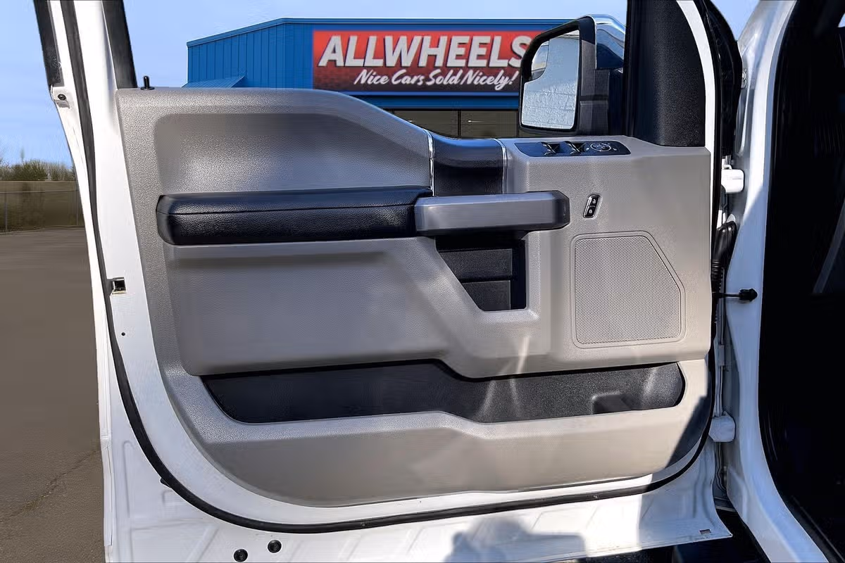 2019 Ford F-150 XLT SuperCrew Image 22